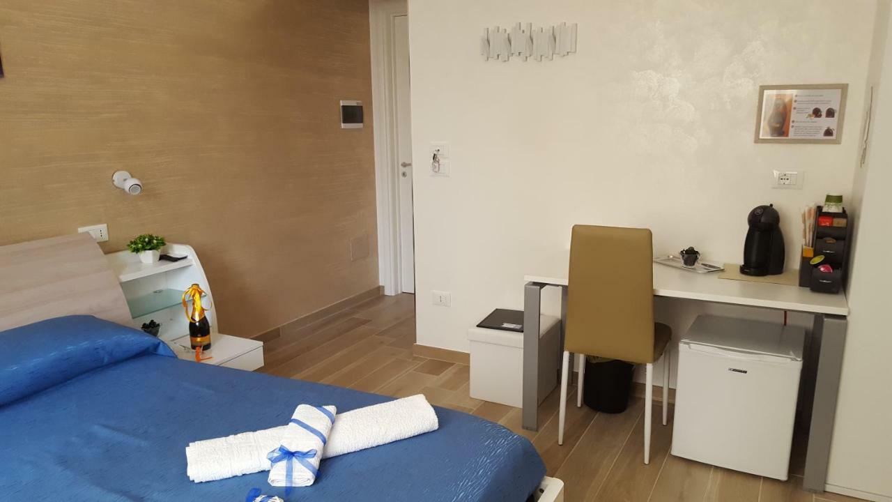 Martina'S House Hotell Porto Cesareo Exteriör bild